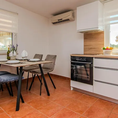 Zenko By Interhome * Vir