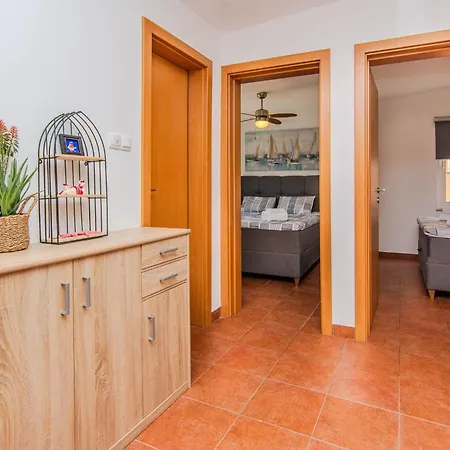 Διαμέρισμα Zenko By Interhome Vir